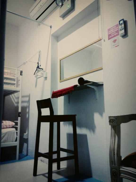 Drop Inn Singapore Room photo
